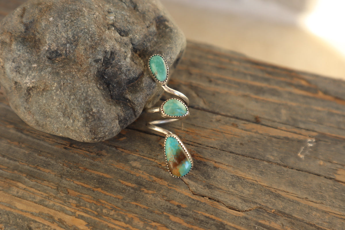 3 stone twist ring