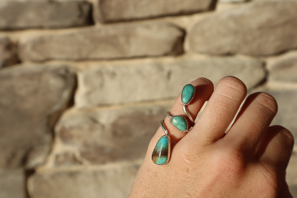 3 stone twist ring